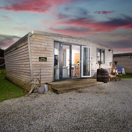Wheal Prosper- Beautifully Fitted Wooden Lodge Helston Cornwall Exterior foto
